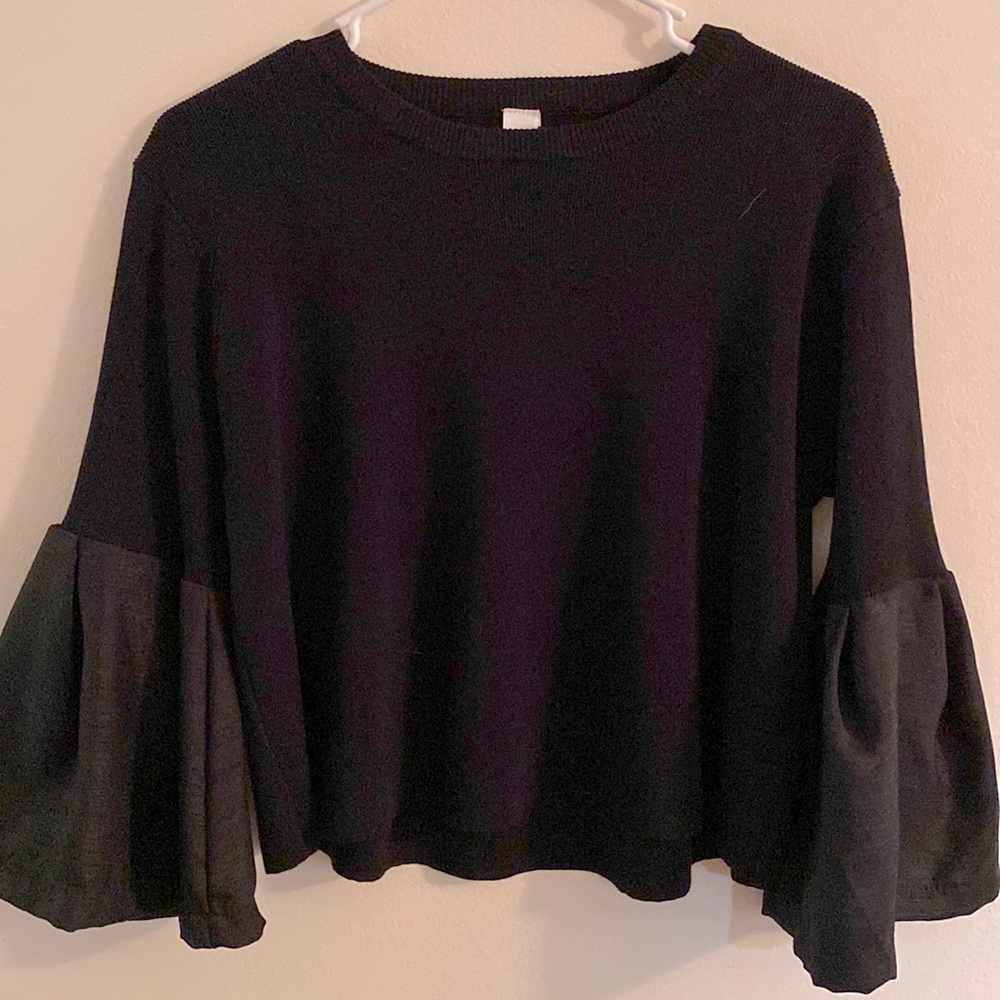 Blueblush quarter flare  sleeve black sweater S never worn